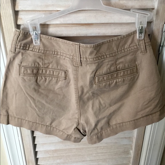 Old Navy Khaki Shorts Size 2- EUC - Picture 3 of 5